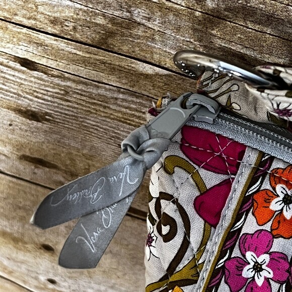 VERA BRADLEY TEA GARDEN QUILTED EVERYDAY COTTON CROSSBODY HIPSTER GRAY FLORAL - Picture 6 of 6